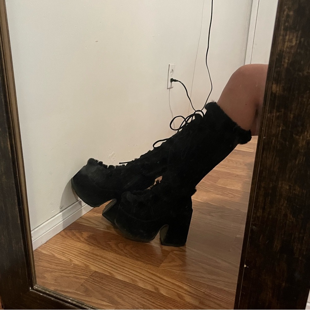 Women's Black Fur-Lined Lace-Up Boots